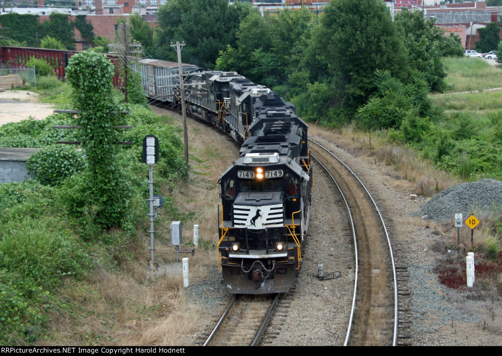 NS 7149 leads train 349 at Boylan to a meet with train 350